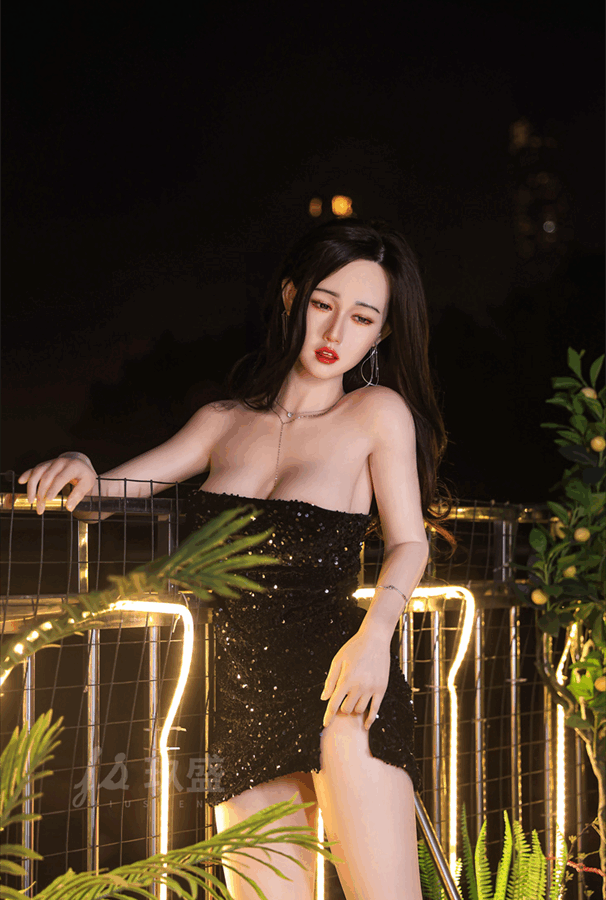 Una Muñeca Sexual Joven Espera Cumplir Cada Deseo Íntimo Que Has Imaginado